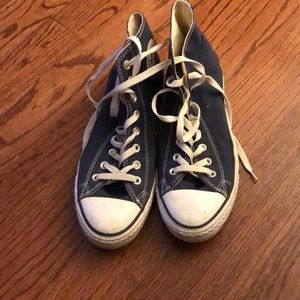 Size 10 chuck Taylor converse sneakers